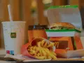 Ile kcal ma burger drwala? Sprawdź kalorie i wybierz mądrze