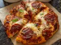 Pyszna pizza pepperoni z ciągnącym się serem, przygotowana w **air fryerze**. Idealna na szybki lunch.
