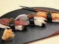Nigiri co to: odkryj tajemnice tradycyjnego sushi i jego smaków
