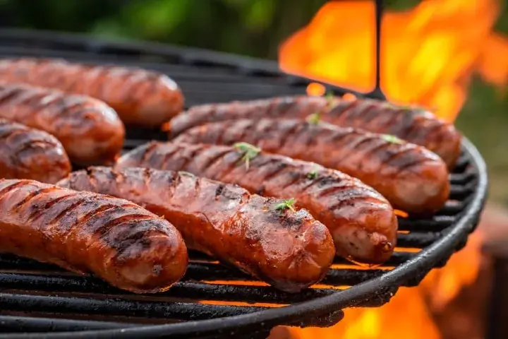Najlepsza kiełbasa z grilla w Krakowie - gdzie zjeść smacznie?