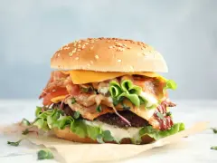 Marynowanie wołowiny na burgery: błąd czy sekret smaku?
