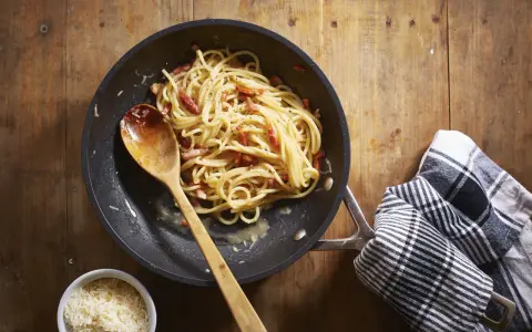 Carbonara bez śmietany: rzymski sekret kremowego sosu