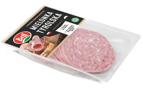 Plastikowe opakowanie z plastrami mielonki tyrolskiej Bell. Idealna na kanapki, bez dodatku wzmacniaczy smaku.