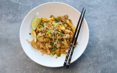Sos Pad Thai w domu? Zrób go sam z łatwo dostępnych zamienników!