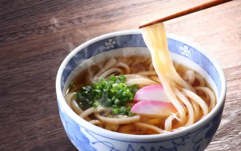 Makaron udon: jak gotować i z czym łączyć? Kompletny poradnik