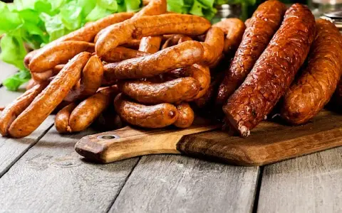 Kiełbasa gotowana kcal - ile kalorii naprawdę ma Twoja kiełbasa?