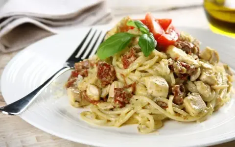 Rodzaje spaghetti: odkryj różnorodność smaków i idealne połączenia