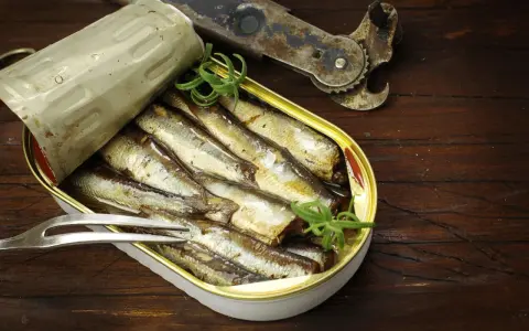 Ryby w puszkach: omega-3 przetrwało? Jak wybierać zdrowo?