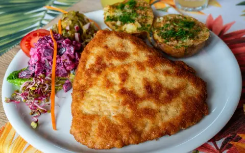 Wgłębienie w burgerze: sekret idealnie płaskiego i soczystego kotleta