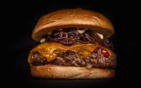 Jak składać burgera, aby uniknąć najczęstszych błędów i cieszyć się smakiem