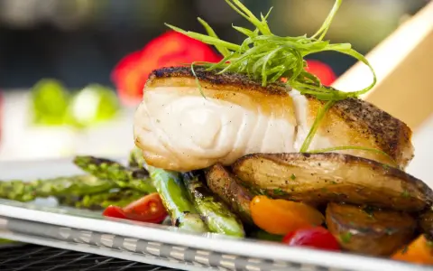Halibut niebieski czy biały? Tłuszcz, Omega-3 i idealny wybór