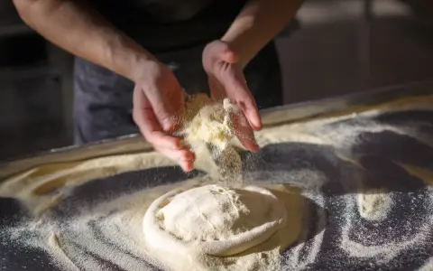 Semolina vs mąka pszenna: Jak wybrać idealną do Twoich dań?