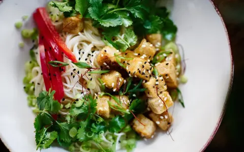 Co zamiast mięsa na obiad? 10 smacznych i zdrowych alternatyw
