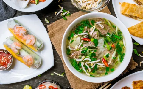 Makaron do pho: szeroki czy wąski? Wybierz idealny i uniknij błędów!
