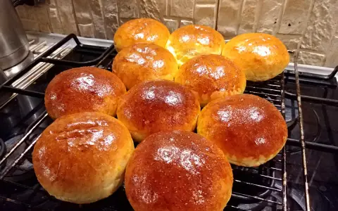 Jak podgrzać bułki do hamburgerów z Biedronki, by były idealne?