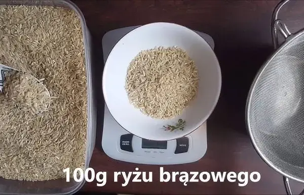 Ile gotować ryż brązowy, aby był idealnie miękki i aromatyczny