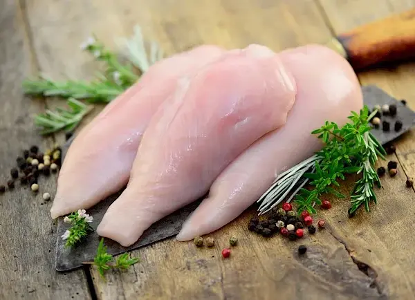 Ile piers z kurczaka ma kcal? Sprawdź, co wpływa na kaloryczność