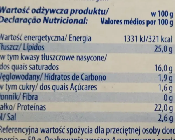 Tabela wartości odżywczych sera halloumi: 321 kcal, 25g tłuszczu, 1,6g cukru, 22g białka na 100g.