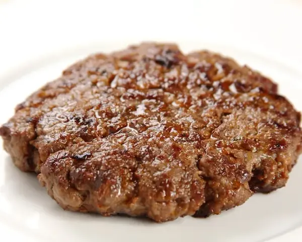 Jak smażyć mięso na burgery, aby były soczyste i pełne smaku