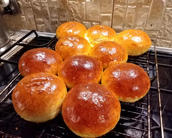 Jak podgrzać bułki do hamburgerów z Biedronki, by były idealne?