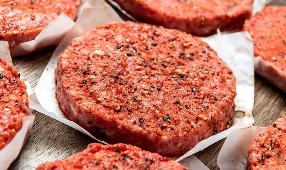 Zdjęcie Jak zrobić soczyste mięso na burgera - sprawdzone przepisy i porady