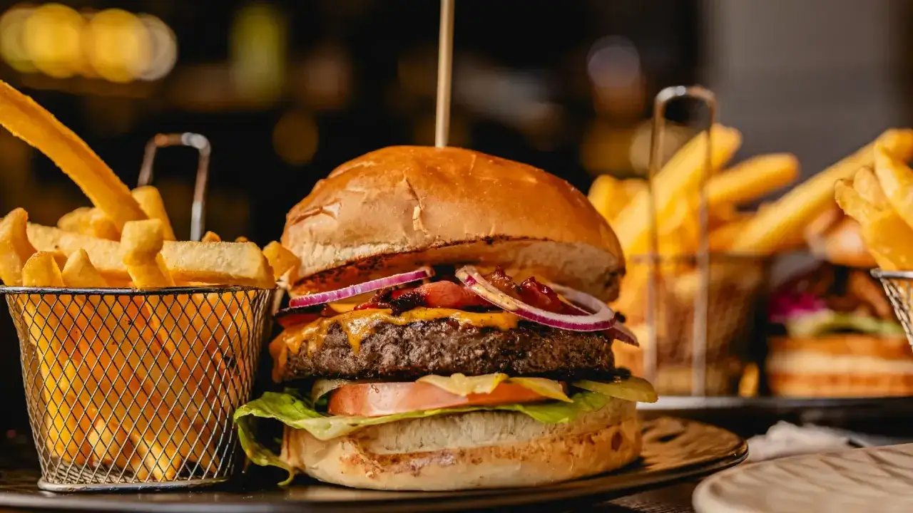 Zdjęcie Jaki ogórek do burgera? Odkryj najlepsze opcje dla wyjątkowego smaku
